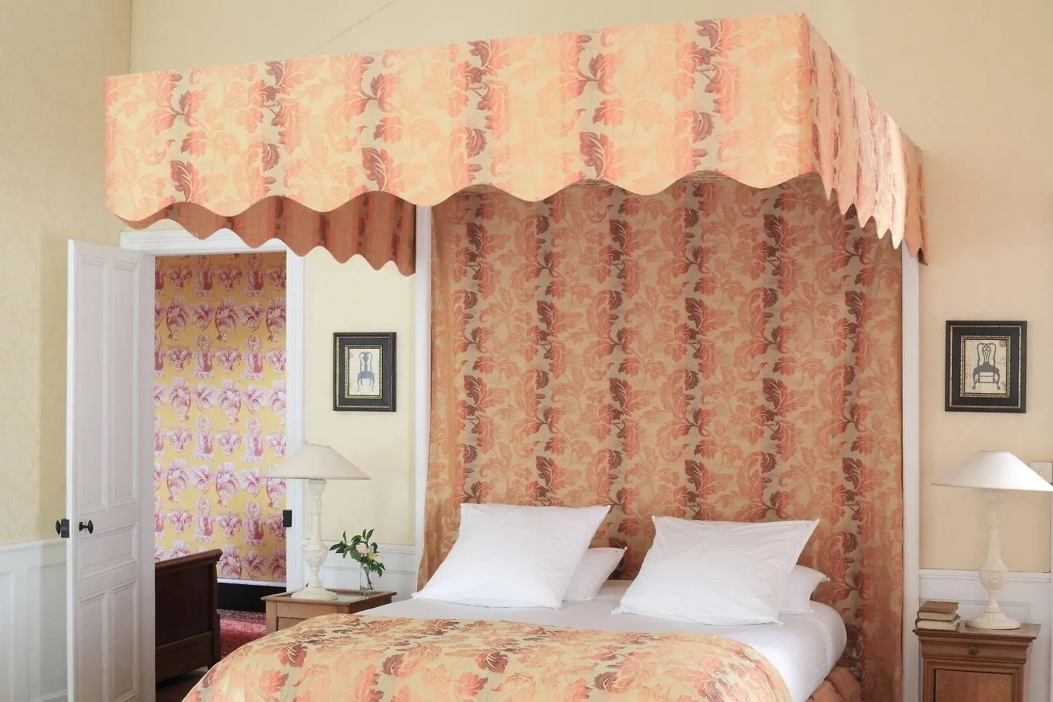 ***** Couette-café Chateau De La Balluere Pirmil France